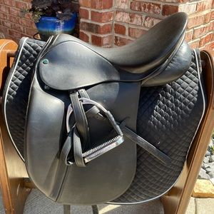 Stubben Tristan DL Dressage Saddle